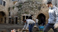 Sebelum renovasi sekolah Al-Kamalaia dimulai, tim membutuhkan waktu dua pekan untuk membuang sampah dari sekolah Al-Kamalaia, yang namanya diambil nama Sultan Mamluk.