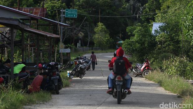 Di Perbatasan RI-Malaysia, Sepeda Motor Ditinggal Begitu Saja di Jalan