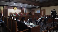 Sidang dipimpin oleh Ketua Majelis Hakim, M Damis.