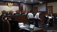 Sidang kali ini menghadirkan saksi yakni Nur Hidayat, AKP Lonang Fabian Dula dan Kombes Tokok Suharyanto.
