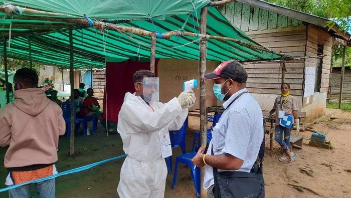 Suasana pemungutan suara di TPS 03 Kampung Sokanggo, Distrik Mando, Kabupaten Boven Digoel. (ANTARA/HO/Bawaslu Boven Digoel)