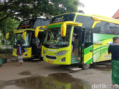 Suasana Terminal dan Taman Parkir Bakalan Krapyak Kudus, Senin (28/12/2020).