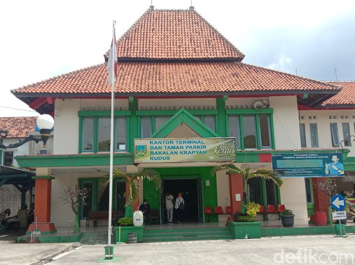 Suasana Terminal dan Taman Parkir Bakalan Krapyak Kudus, Senin (28/12/2020).