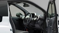 Dimensi mobil ini hanya 2.490 x 1.290 x 1.550 mm (panjang x lebar x tinggi) serta memiliki radius belok 3,9 meter. Mobil ini diklaim mudah digunakan di jalan-jalan sempit dan juga memudahkan saat parkir. Foto: Toyota Global