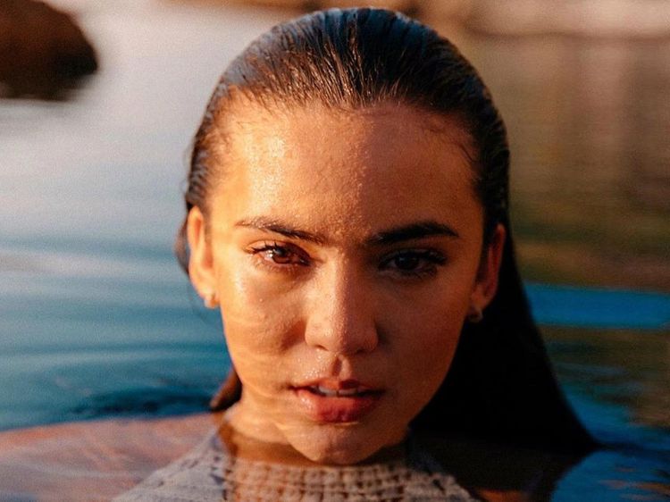 10 Potret Karen Nijsen Ini Buktikan Dirinya Tak Pernah Jelek