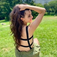 Serial Netflix Queens Gambit yang berkisah tentang atlet catur perempuan ikut mentenarkan sosok Alexandra. Tak banyak perempuan yang berkecimpung di bidang yang didominasi kaum adam ini. Aku rasa semua orang di dunia catur sepakat bahwa serial ini menggambarkan catur dengan baik di TV, katanya tentang Queens Gambit. (Foto: Instagram/@missbotez)