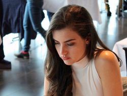 Alexandra, Pecatur Wanita Jagoan Berparas Menawan