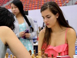 7 Potret Cantik Alexandra Botez, Queens Gambit di Dunia Nyata