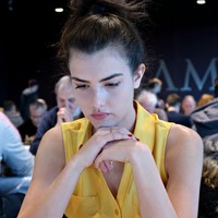 Seperti Beth Harmon, Alexandra Botez adalah seorang atlet catur. Perempuan 25 tahun ini telah mengenal catur sejak kecil. (Foto: Instagram/@missbotez)