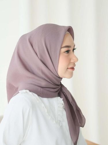 Bahan hijab voal andalan hijabers.