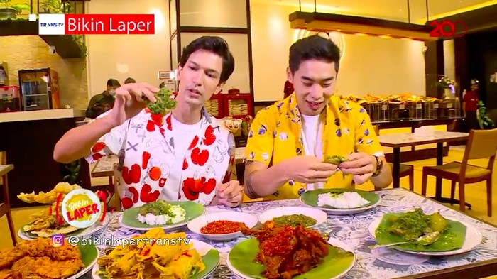 Bikin Laper! Nikmatnya Nasi Kapau Kikil Cabe Ijo dan Ayam Cabe Merah Bikin Laper! Nikmatnya Nasi Kapau Kikil Cabe Ijo dan Ayam Cabe Merah