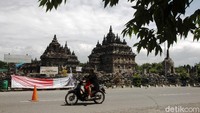 Suasana Candi Plaosan tampak sepi. Hanya beberapa petugas yang beraktivitas di candi tersebut.
