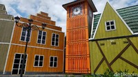 Terdapat replika bangunan ikonik Bigben hingga Menara Pisa. Masing-masing memiliki informasi yang bisa dibaca oleh pengunjung. (Tasya Khairally/detikcom)