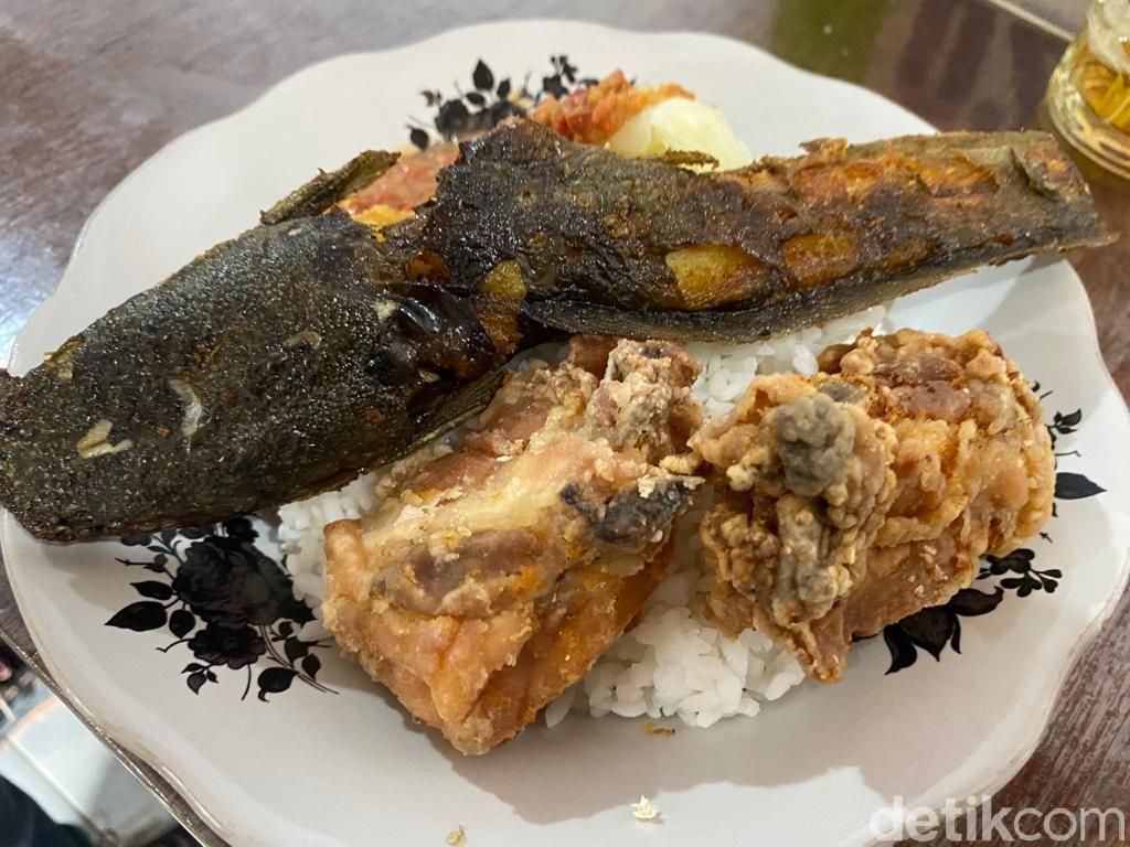 Huaah! Tertampar Pedasnya Sego Tempong Mbok Wah yang Bikin Nagih