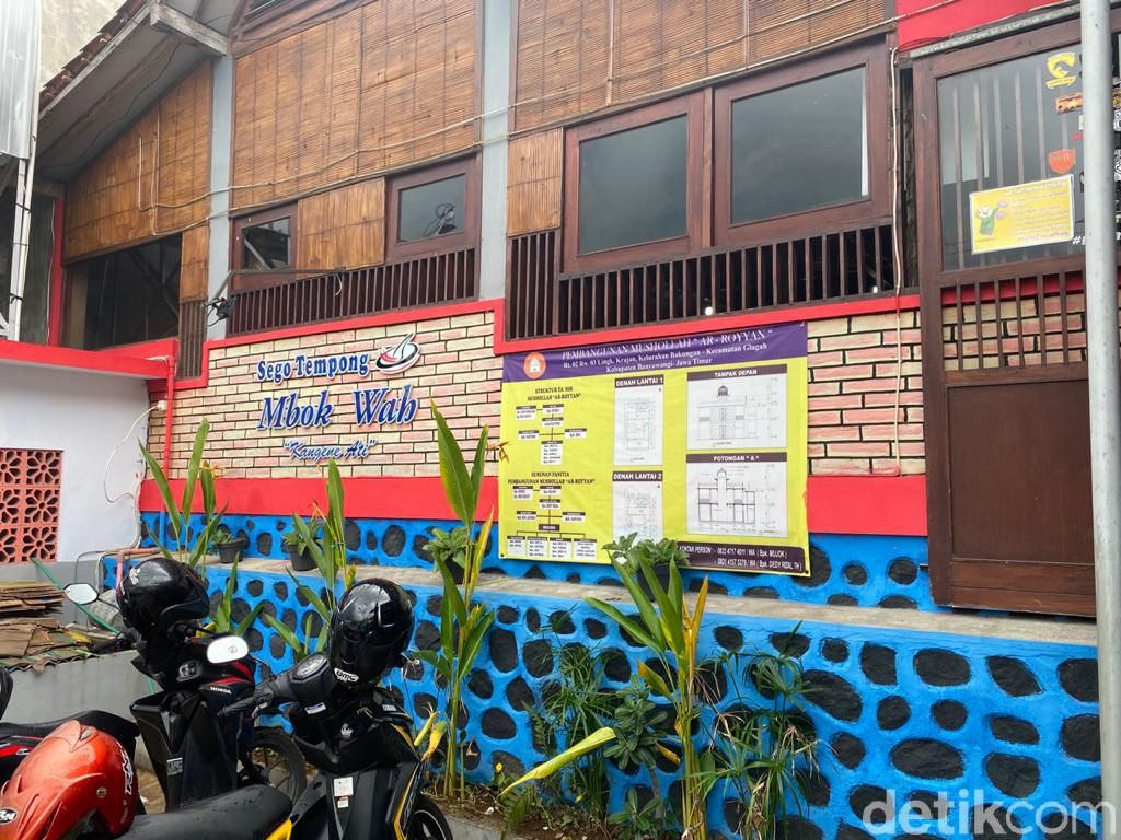 Huaah! Tertampar Pedasnya Sego Tempong Mbok Wah yang Bikin Nagih