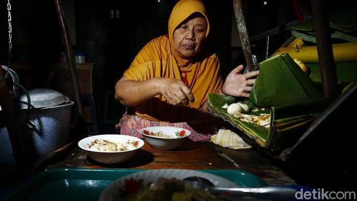 Ini Dia Soto Khas Probolinggo yang Enaknya Kebangetan Melintasi jalur Pantura, jangan lupa mampir sarapan soto koya Kraksaan yang legendaris di Probolinggo. Kuliner satu ini sudah eksis sejak era kolonial lho.