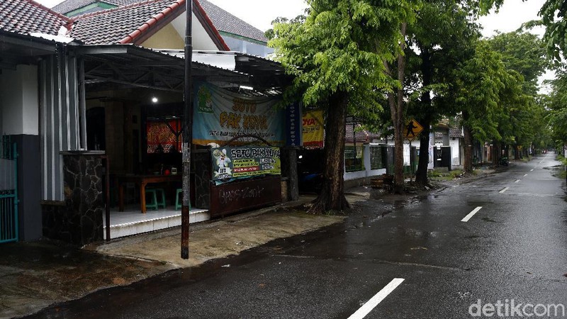 Melintasi jalur Pantura, jangan lupa mampir sarapan soto koya Kraksaan yang legendaris di Probolinggo. Kuliner satu ini sudah eksis sejak era kolonial lho.