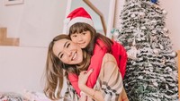 Tak lupa Gisel juga mengabadikan momen berdua bersama putrinya, Gempi. (Foto: dok. Instagram Gading/Gisel)