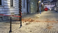 Gempa yang melanda pada Senin pagi itu memicu kepanikan warga yang masih tertidur lelap.  
