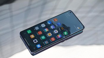 Fitur lain yang tidak kalah menarik yakni dukungan 5G, WiFi6, NFC dan sensor sidik jari di layar yang dapat memindai detak jantung. Foto: Sina Mobile