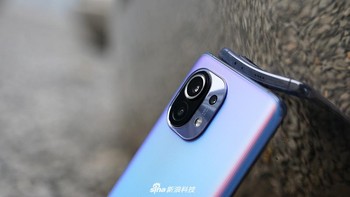 Kamera menjadi salah satu sektor yang turut diunggulkan. Kamera utamanya 108 MP dengan sesor gambar besar 1/1,33 dengan dukungan OIS. Foto: Sina Mobile