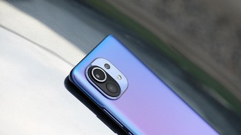Lalu ada kamera ultra-wide 12 MP dengan sudut hingga 123 derajat dan lensa makro telephoto 4MP 50mm. Foto: Sina Mobile