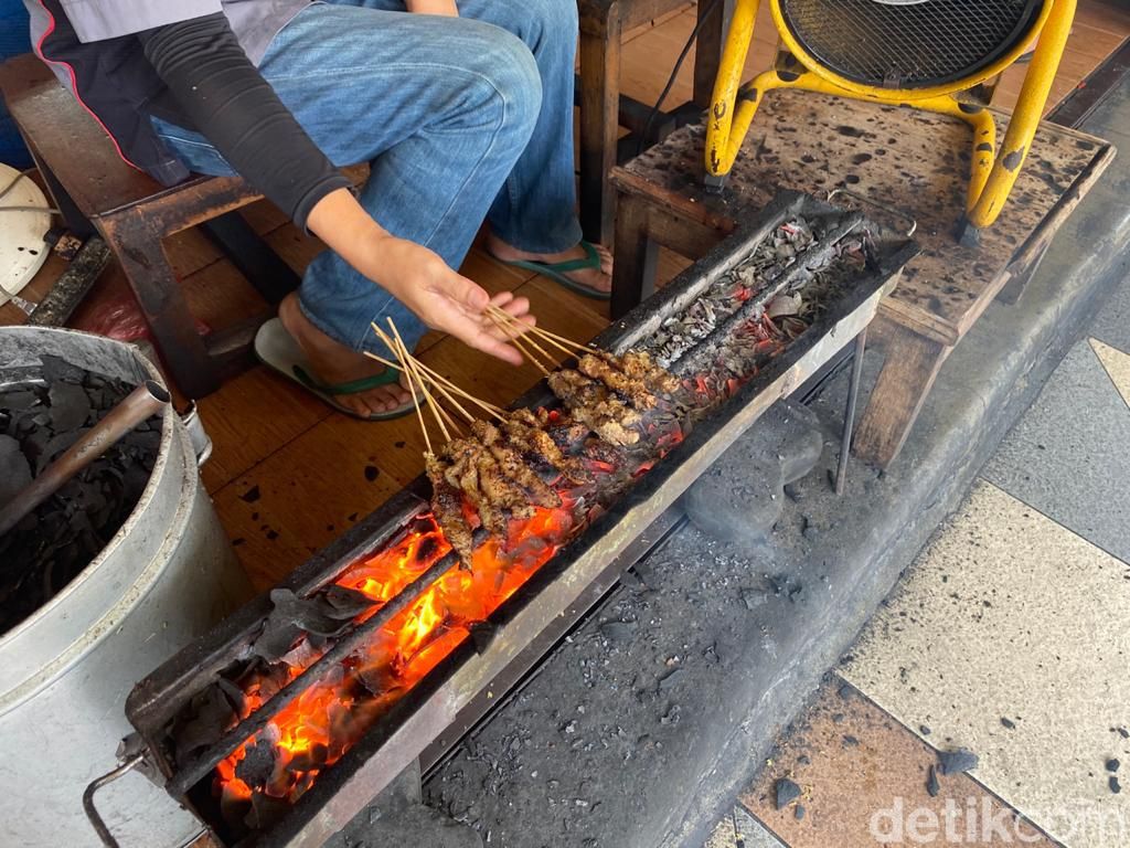 Mantul! Sarapan Sate Kelopo Gurih yang Kondang Sejak 75 Tahun Lalu