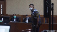 Hakim menilai Tommy Sumardi memberikan uang agar Napoleon memberi informasi ke istri Djoko Tjandra, Anna Boentaran terkait red notice Djoko Tjandra. Selain itu, uang itu juga dimaksud agar Imigrasi menghapus nama Djoko Tjandra dari DPO.