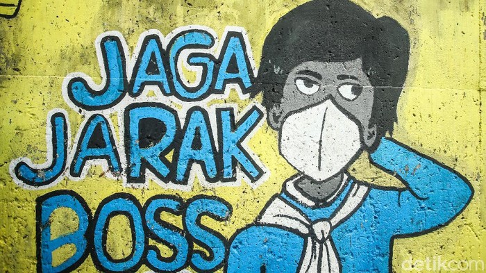 Mural Lawan COVID-19 Mejeng di Cakung Bentuk aspirasi lawan Corona terus terbentuk di masa pandemi. Salah satunya lewat mural yang menghiasi Jalan Raya Cakung Cilincing, Jakarta Timur.