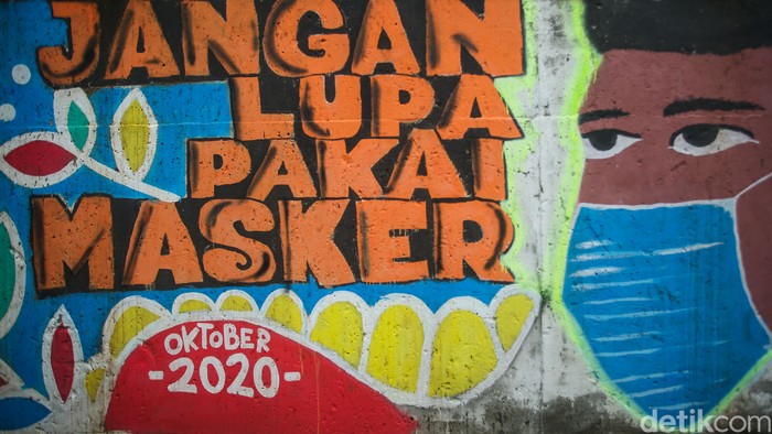 Bentuk aspirasi lawan Corona terus terbentuk di masa pandemi. Salah satunya lewat mural yang menghiasi Jalan Raya Cakung Cilincing, Jakarta Timur.