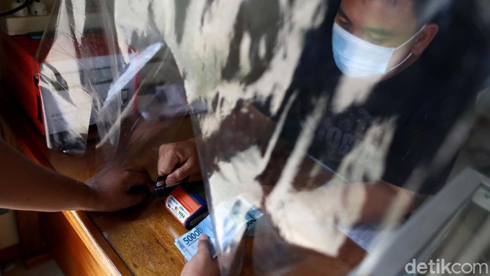 Nyambi Foto Kopi, Agen BRILink Ini Bisa Raih Omzet Ratusan Juta Bionar Evodius Stanley atau yang akrab disapa Bang Evo ini sudah menjadi agen BRILink sejak 4 tahun terakhir. Omzet ratusan juta pun sudah ia rasakan. Wow!