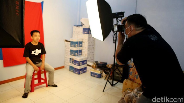 Nyambi Foto Kopi, Agen BRILink Ini Bisa Raih Omzet Ratusan Juta Bionar Evodius Stanley atau yang akrab disapa Bang Evo ini sudah menjadi agen BRILink sejak 4 tahun terakhir. Omzet ratusan juta pun sudah ia rasakan. Wow!