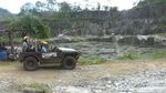 Foto: Naik Mobil Offroad Menaklukan Medan Terjal Tampomas