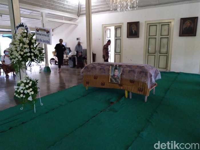 Pemakaman Mantan politisi PDIP, Roy Binilang Bawatanusa Janis, Solo, Selasa (29/12/2020).