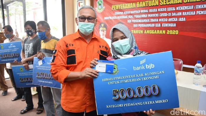 Pemkab Kuningan beri bantuan kepada UMKM untuk pemulihan ekonomi