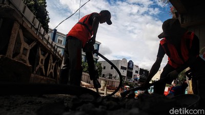 Penataan Kolong Jembatan Layang untuk Plaza Stasiun Tebet