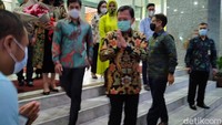 Sesudah jadi menteri, menjadi mantri, kata Terawan dalam sambutannya, Selasa (29/12/2020). Kebanggaan buat saya, saya boleh nyuntik orang kembali, lanjutnya. (Foto: Zintan/detikHealth)