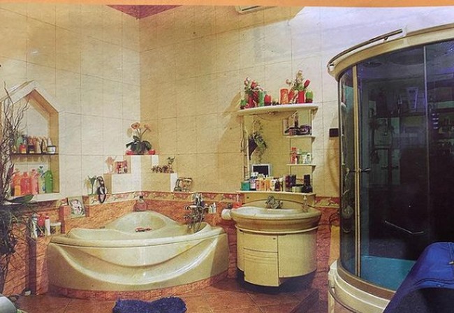 Rumah mewah Inul Daratista di kampung halamannya dibangun dengan gaya klasik dan vintage. Terdapat kamar mandi besar lengkap dengan bath tub dan bilik shower. Foto: Instagram/@inul.d