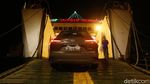Saat Toyota Corolla Cross Hybrid Melintas Selat Bali