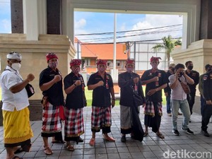 Sejumlah Pecalang Datangi Polda Bali, Minta Kasus Munarman Dituntaskan