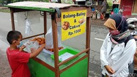 Erlaga Sabar Pratama dan Ismail berjualan mulai pukul 05.30 WIB sampai pukul 09.00 WIB.