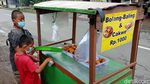 Semangat 2 Bocah Kakak Beradik Jualan Bolang-baling di Kudus