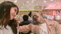 Keduanya mengunggah foto sedang bersama. (Foto: dok. Instagram Shania Junianatha dan Jonathan Christie) 