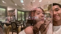 Keduanya juga tak segan menggumbar kemesraan di media sosial. Foto: dok. Instagram Shania Junianatha dan Jonathan Christie
