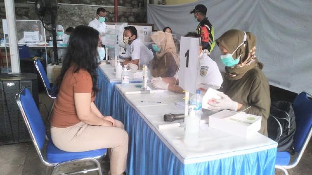 Suasana rapid res antigen di Daop 5 Purwokerto