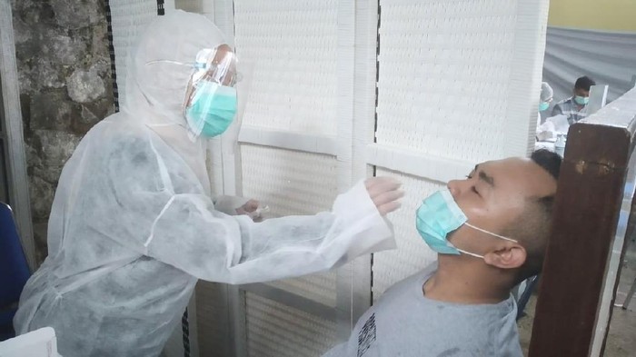 Suasana rapid res antigen di Daop 5 Purwokerto