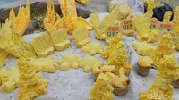 Ada banyak variasi bentuk suvenir. Harga mengikuti tingkat kesulitan pembuatannya.  (Bonauli/detikcom)