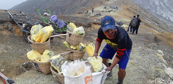 Suvenir belerang Kawah Ijen