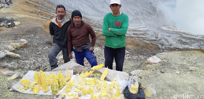 Suvenir belerang Kawah Ijen Suvenir belerang Kawah Ijen