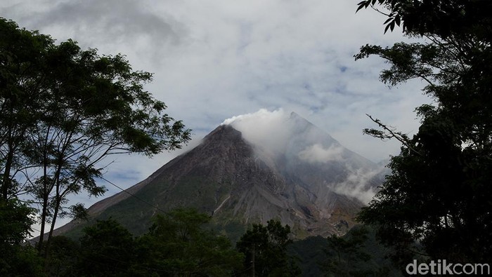 Berdasarkan data aktivitas Gunung Merapi di BPPTKG aktivitas Gunung Merapi masih tinggi sehingga status masih dalam tingkat siaga.